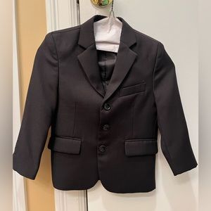 Like new 3 piece black suit with vest boy size 3